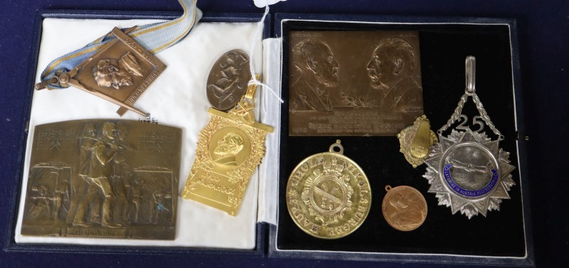 A group of early 20th century Viennese bronze medals and plaques, from the Neurath Foundry